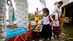 Kelas Kebanjiran Tak Menghalangi Siswa Filipina Bersekolah, Lihat Nih