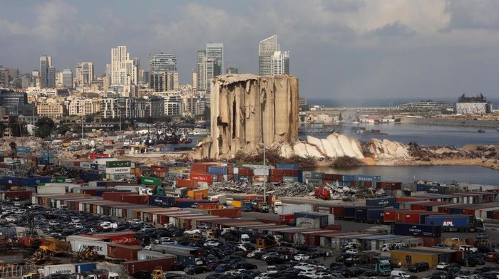Ini Dia Saksi Bisu Ledakan Besar di Pelabuhan Beirut Silo penampung biji-bijian di Pelabuhan Beirut, Lebanon runtuh pada Minggu (31/7/2022) lalu. Sebelumnya pada 2020 silam, silo ini pernah menjadi pelindung warga dari ledakan di Beirut.