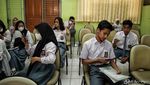 Begini Ekspresi Siswa SMA di Jakut Saat Foto e-KTP