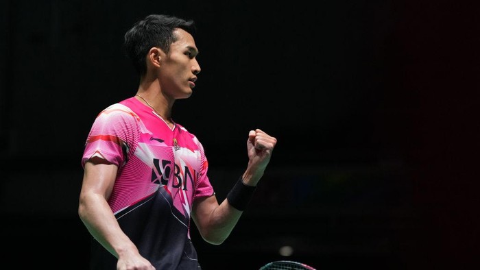 TOKYO, JAPAN - AUGUST 22: Jonatan Christie of Indonesia reacts in the Mens Singles First Round match against Toma Junior Popov of France on day one of the BWF World Championships at Tokyo Metropolitan Gymnasium on August 22, 2022 in Tokyo, Japan. (Photo by Toru Hanai/Getty Images)