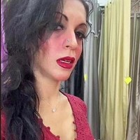 Selain itu, ia juga dikenal lewat jargon andalannya saat berjualan gorden yaitu 10 gelombang kanan, 10 gelombang kiri. Artinya jumlah gelombang gorden atau lipatan antara kanan dan kiri sama-sama ada 10 lipatan. Foto: Dok. TikTok @jill_shine2.