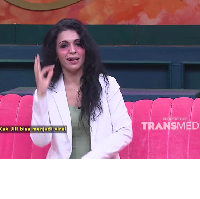 Kini populer di TikTok dan media sosial lainnya, Kak Jill mengaku kerap mendapatkan komentar negatif. Ada yang bilang Kak Jill dalam pengaruh obat-obatan karena kerap tertawa dan bertingkah aneh. Kak Jill kalau yang biasa-biasa ya nggak papa lah. Kak Jill ibu dari dua orang anak, seorang anak dari ibu Kak Jill, adik dari kakak Kak Jill. Jadi Kak Jill tetap jalan diporsi Kak Jill seperti itu. Kak Jill kembalikan lagi, kalau lagi Live banyak tutur negatif, itu bagian dari dia. Kak Jill tidak mau mengikuti dia. Kak Jill mau angkat komentar dan membalas. Kak Jill sadar tanpa customer, teman-teman yang menerima mungkin Kak Jill menjadi emak-emak biasa, mulai dari diterima di media sosial Kak Jill berterima kasih setulus hati, pungkasnya. Foto: Dok. Youtube Transtv.