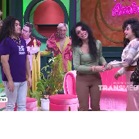 Wanita kelahiran 12 Juli 1987 ini merupakan adik dari Robby Shine. Kak Jill viral di media sosial, ia diundang menjadi bintang tamu Pagi-Pagi Ambyar Transtv. Ia pun mengungkapkan alasannya memanggil pengikutnya dengan sebutan sayang. Rahasia bahagia saya adalah kasih sayang. Karena kalau kita panggil sayang kita juga akan mendapatkan kasih sayang kembali tidak perlu menunggu, kata Kak Jill.  Foto: Dok. Youtube Transtv.