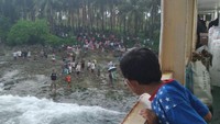 Kapal dengan rute pelayaran Manado-Lirung-Melonguane-Beo PP ini dinakhodai oleh Kapten Alprens Harimisa. Tidak ada korban jiwa akibat peristiwa ini. (dok TNI AL)