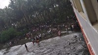 KM Glory Mary kandas di perairan Moronge Pulau Salibabu karena cuaca buruk. Nakhoda mengalami gangguan jarak pandang ke darat hingga akhirnya kapal kandas. (dok TNI AL)