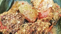 Di kawasan Jawa Timur khususnya Banyuwangi, ada hidangan yang terbuat dari tawon. Berupa botok tawon yang disajikan gurih pedas. Biasanya menggunakan larva tawon sekaligus sarang madunya. Foto: Instagram @deliciousbanyuwangi 