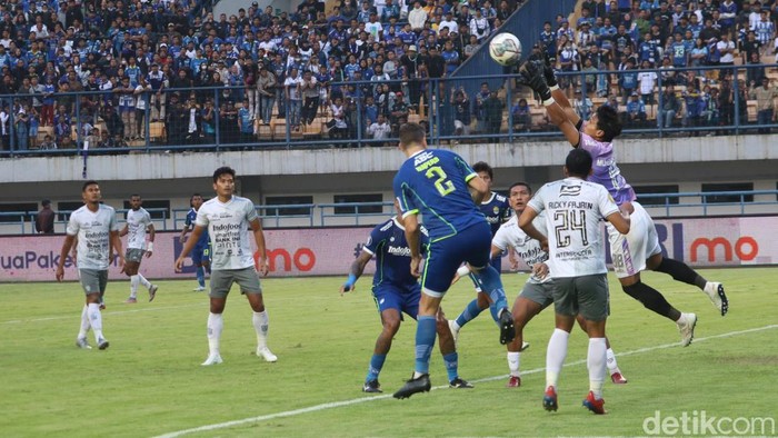 Laga Persib Bandung vs Bali United di Stadion Gelora Bandung Lautan Api (GBLA), Selasa (23/8/2022).