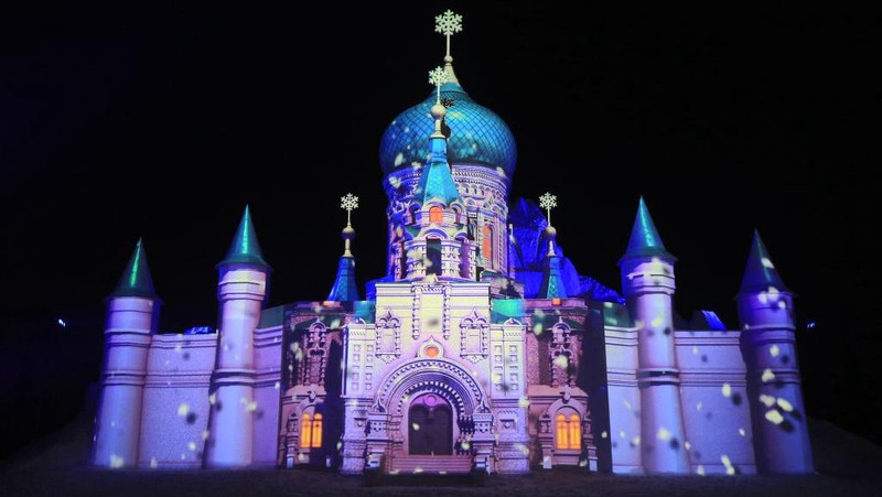 Teknologi 3D atau tiga dimensi saat ini makin berkembang hingga menjadi salah satu opsi sebagai pertunjukan hingga ajang promosi. Nah, seperti apa sih penampakannya?