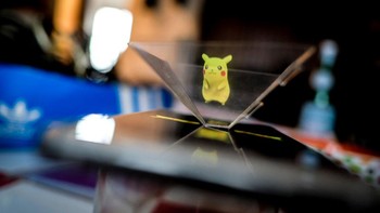 Terakhir ada teknologi hologram 3D disebuah pameran di Paris, Prancis, pada 3 Januari 2017. Sebuah karakter fiksi Pikachu terlihat sangat hidup lewat teknologi tersebut.
