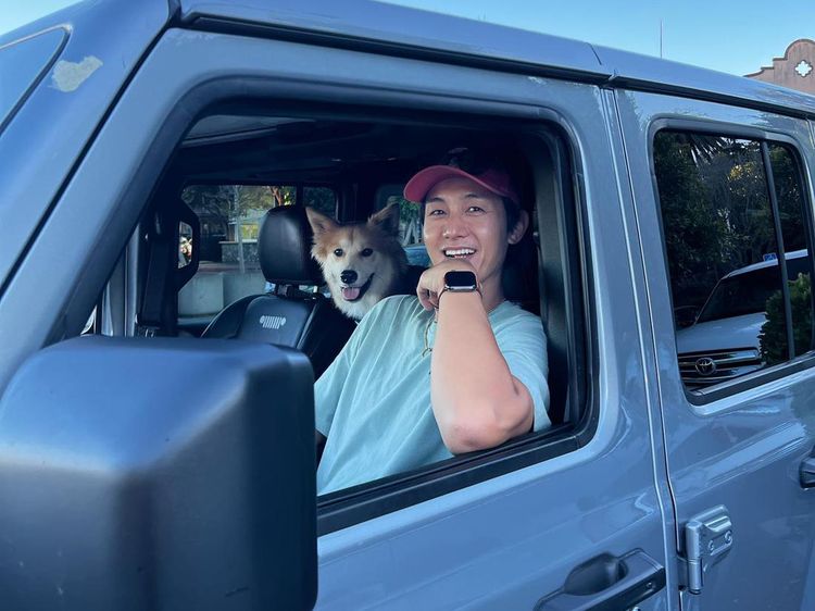 Potret Gemas Lee Ki Woo dan Anjing Peliharaannya