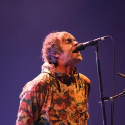 Liam Gallagher Murka Ada Flare di Konser Oasis