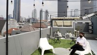 Tampak rooftop TOD Rukita Kudus Menteng yang berada di tengah hunian properti paling mahal di tengah Jakarta. Hunian ini terletak berdekatan dengan transportasi umum di kawasan transit oriented development (TOD). 