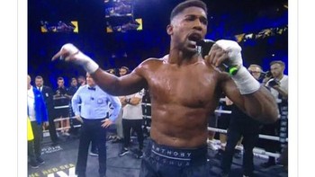 Kekecewaan fans Liverpool. Aku tak tahu ada apa dengan pertahanan Liverpool, tapi tidak bagus. Foto: Twitter