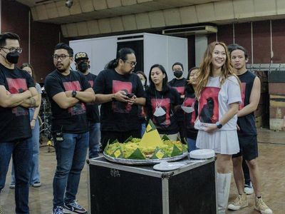 Momen Asyik Drummer Ray Prasetya Saat Makan Nasi Kuning Bareng BCL