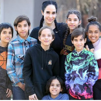 Sebelum melahirkan delapan anak kembar, Nadya Suleman sudah menjadi ibu dari empat anak laki-laki dan dua anak perempuan. Enam anak tersebut juga lahir melalui proses bayi tabung. Foto: Dok. Getty Images, Instagram Nadya Suleman