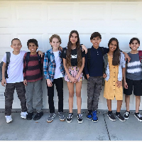 Nadya Suleman kembali disorot setelah mengunggah foto delapan anak kembarnya yang sudah menjadi remaja. “First day of 8th grade,” tulisnya pada keterangan foto yang menampilkan delapan anak kembarnya di hari pertama mereka masuk sekolah sebagai anak kelas 8 atau 2 SMP. Foto: Dok. Getty Images, Instagram Nadya Suleman