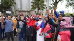 Najib Razak Ajukan Banding, Pendukung Bikin Tulisan Bebas Bossku