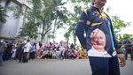 Najib Razak Ajukan Banding, Pendukung Bikin Tulisan Bebas Bossku