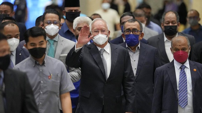 Mantan Perdana Menteri Najib Razak tiba di pengadilan banding di Putrajaya, Malaysia, Selasa (23/8/2022). I