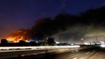 Pabrik Pembuangan Limbah di Italia Terbakar, Asapnya Seram Banget