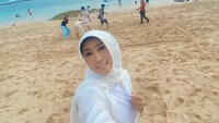 Usia Dina Risty terpaut 18 tahun dari Parto.  Foto: dok instagram dienz_36