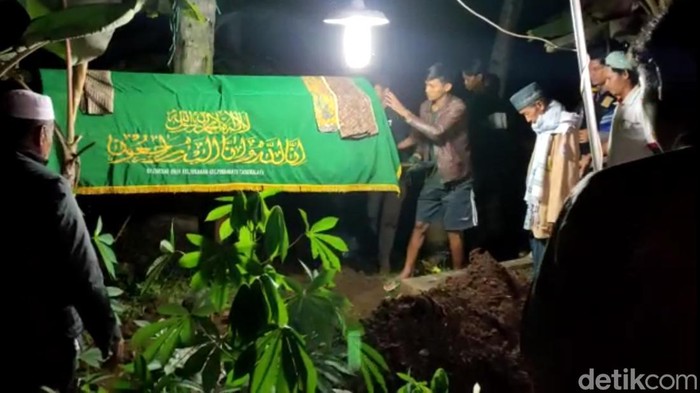 Pemakaman bocah Tasikmalaya tewas usai HP meledak