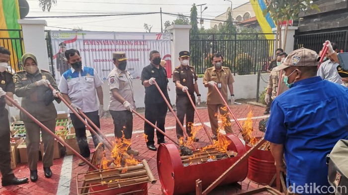 Pemusmahan barbuk perkara pidana di Kejari Gresik