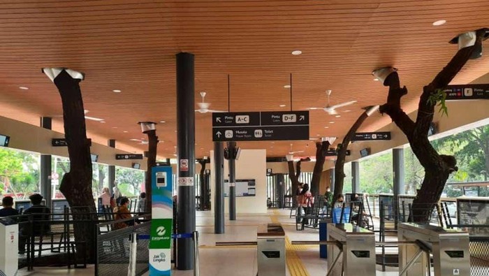 Penampakan Halte TransJakarta Balai Kota