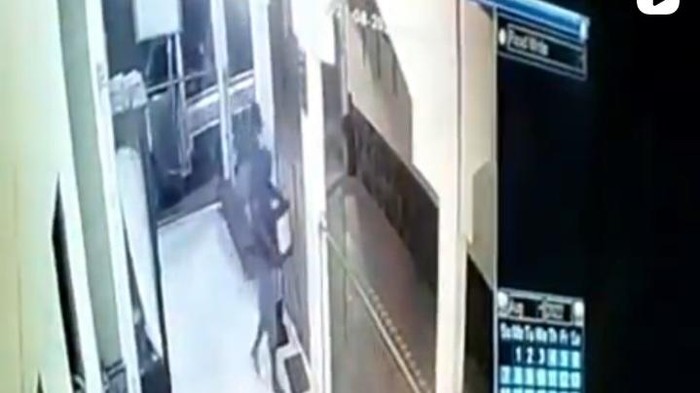 Pencuri kotak amal masjid di Kecamatan Wedi, Klaten, terekam kamera CCTV.