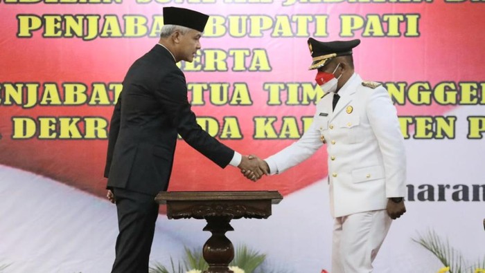 Pengambilan sumpah jabatan dan pelantikan dilangsungkan di Gedung Gradhika Bakti Praja Provinsi Jawa Tengah, Senin (22/8/2022).