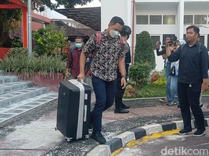 4 Pejabat Fakultas Hukum Unila Diperiksa KPK
