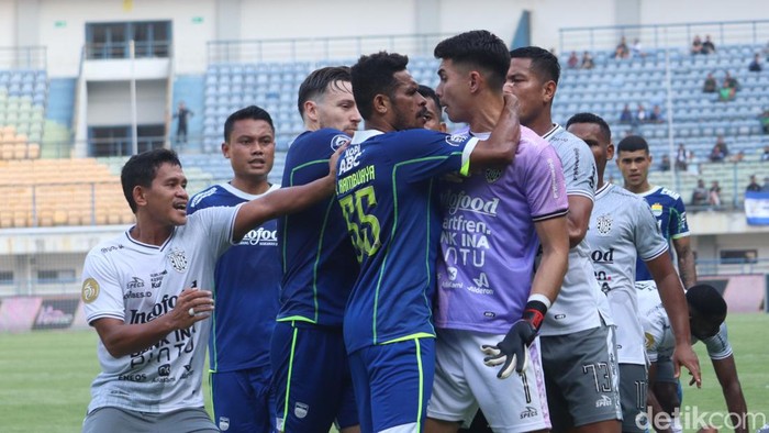 Persib Bandung kalah 2-3 oleh Bali United di Stadion Gelora Bandung Lautan Api (GBLA), Selasa (23/8/2022).