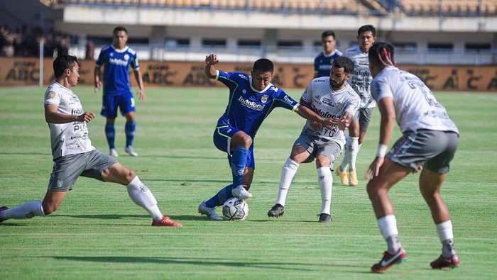 Persib Bandung vs Bali United.
