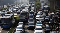Namun, Latif menambahkan, tetap harus ada dasar hukum untuk menerapkan aturan jam masuk kerja di Jakarta. Untuk itu, ia berharap Pemprov DKI Jakarta bisa mengeluarkan Pergub terkait aturan itu.