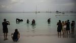 Eksotis... Di Laut Karibia, Turis Bisa Main dan Berenang Bareng Kuda