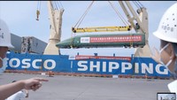 EMU Kereta Cepat Jakarta Bandung diperkirakan tiba di Pelabuhan Tanjung Priok, Jumat 2 September 2022. Kereta ini terdiri atas 2 trainset atau rangkaian, di mana masing-masing terdiri atas 8 cars atau bagian. Dengan kata lain, totalnya ada 16 bagian.Foto: Dok. KCIC