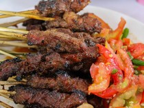 Cara Membuat Sate Empuk dan Gurih dari Daging Kurban