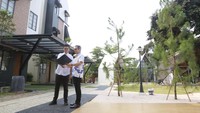 Social compound Synthesis Huis diharapkan akan menjadi new icon hangout place di wilayah Jakarta Timur. Destinasi wisata kuliner ini ditargetkan akan beroperasi di pertengahan September 2022.