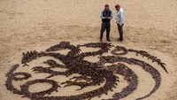 Bagaimana menurutmu penampakan dari karya seni di atas pasir tersebut? Foto: Getty Images/Gari Garaialde