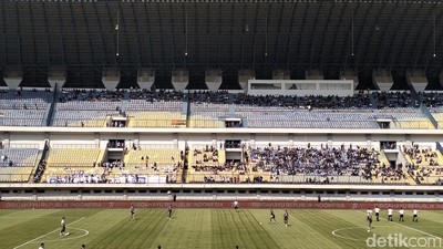 Ironi Big Match Persib Vs Bali United: Stadion GBLA Tetap Lowong
