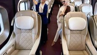 Ini adalah gerbong termewah yang ada di rangkaian kereta tersebut. Foto: Instagram Syahrini