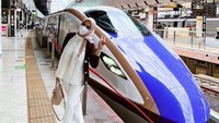 Syahrini menyewa satu gerbong kereta shinkansen di Jepang. Foto: Instagram Syahrini