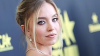 Orang-orang lupa bahwa saya memainkan karakter. Saya tidak punya masalah dengan adegan-adegan itu, dan saya tidak akan berhenti melakukannya, kata Sydney Sweeney. Foto: Variety via Getty Images/Gilbert Flores