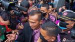 Momen Haru Sang Ayah Wakili Wisuda Brigadir Yosua di UT Tangsel