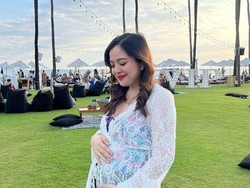 6 Foto Liburan Tasya Kamila Bareng Keluarga ke Bali, Baby Bump Jadi Sorotan