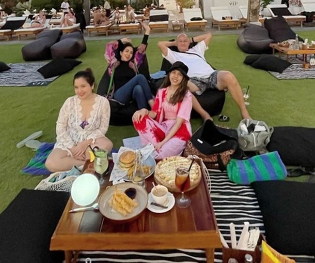 Tasya Kamila bersama dengan keluarganya saat ini tengah menghabiskan waktu dengan berlibur ke Bali. Melalui unggahan di akun Instagramnya, Tasya pun tampak membagikan momen-momen keseruannya selama berada di pulau Dewata itu. Foto: Instagram/@ramabakar