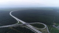 Hutama Karya melanjutkan pembangunan untuk seksi selanjutnya. Saat ini, progres konstruksi di ruas Tol Binjai - Pangkalan Brandan seksi 2 (Stabat - Tanjung Pura) sepanjang 26,2 km telah mencapai 57 % di mana untuk jalan yang sudah rigid sepanjang 10 km Foto: Dok. PT Hutama Karya (Persero)
