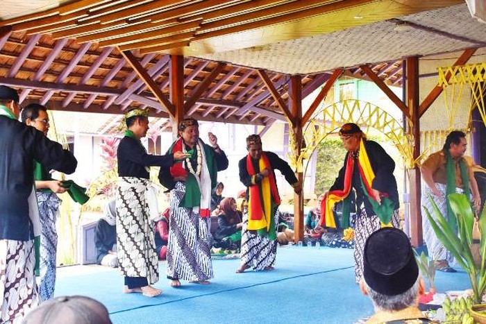 Upacara Adat Ngalaksa Kabupaten Sumedang.