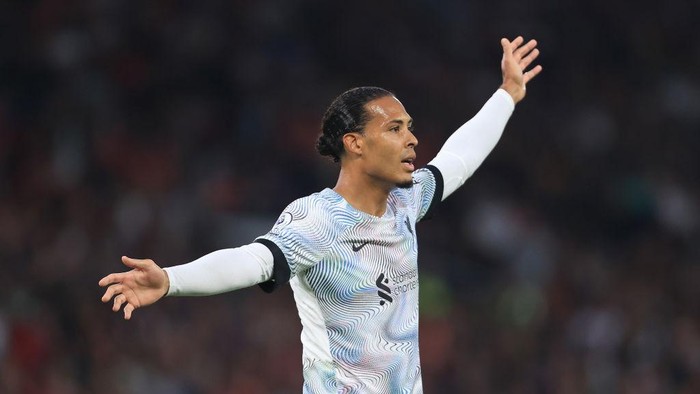 MANCHESTER, ENGLAND - AUGUST 22: Virgil van Dijk of Liverpool during the Premier League match between Manchester United and Liverpool FC at Old Trafford on August 22, 2022 in Manchester, United Kingdom. (Photo by Simon Stacpoole/Offside/Offside via Getty Images)