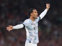 Virgil van Dijk di posisi keempat. Bek Liverpool itu dibeli dari Southampton pada 2018 dan nilai transfernya 84 juta Euro atau setara Rp 1,60 triliun (Getty Images)